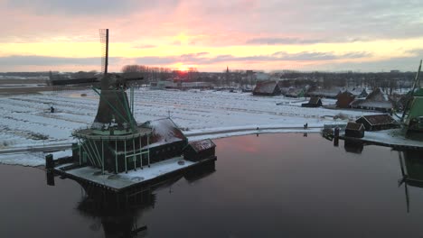 Dutch-dyemill-The-Cat-at-Zaanse-Schans-during-colorful-sunrise-in-winter