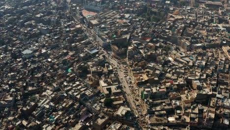 Belebte-Straße-Mitten-In-Der-Stadt-Rawalpindi-In-Pakistan