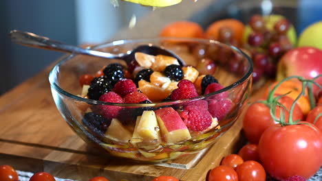 Squeezing-lemon-into-a-healthy-fruit-salad-bowl