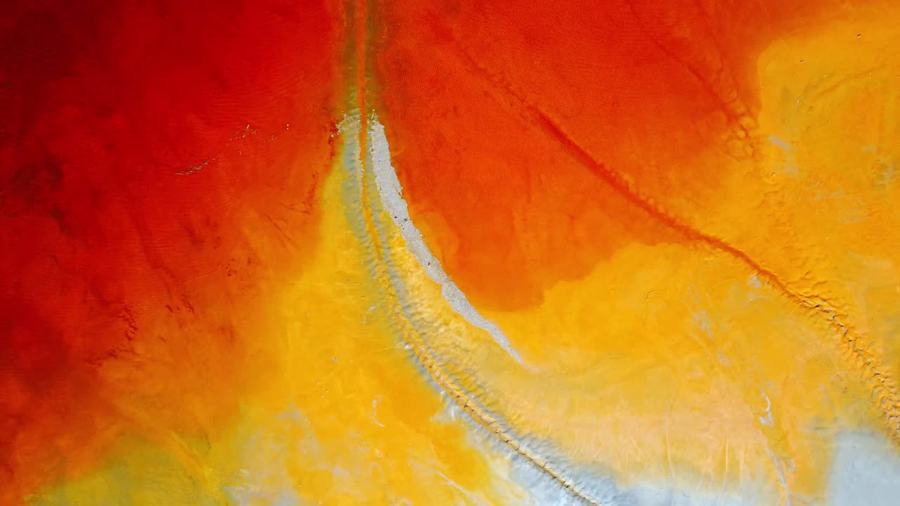 texturas coloridas en el terreno arenoso en el sitio de la mina en huelva