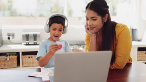 Mamá,-Computadora-Portátil-O-Niño-Elearning-Para-La-Educación