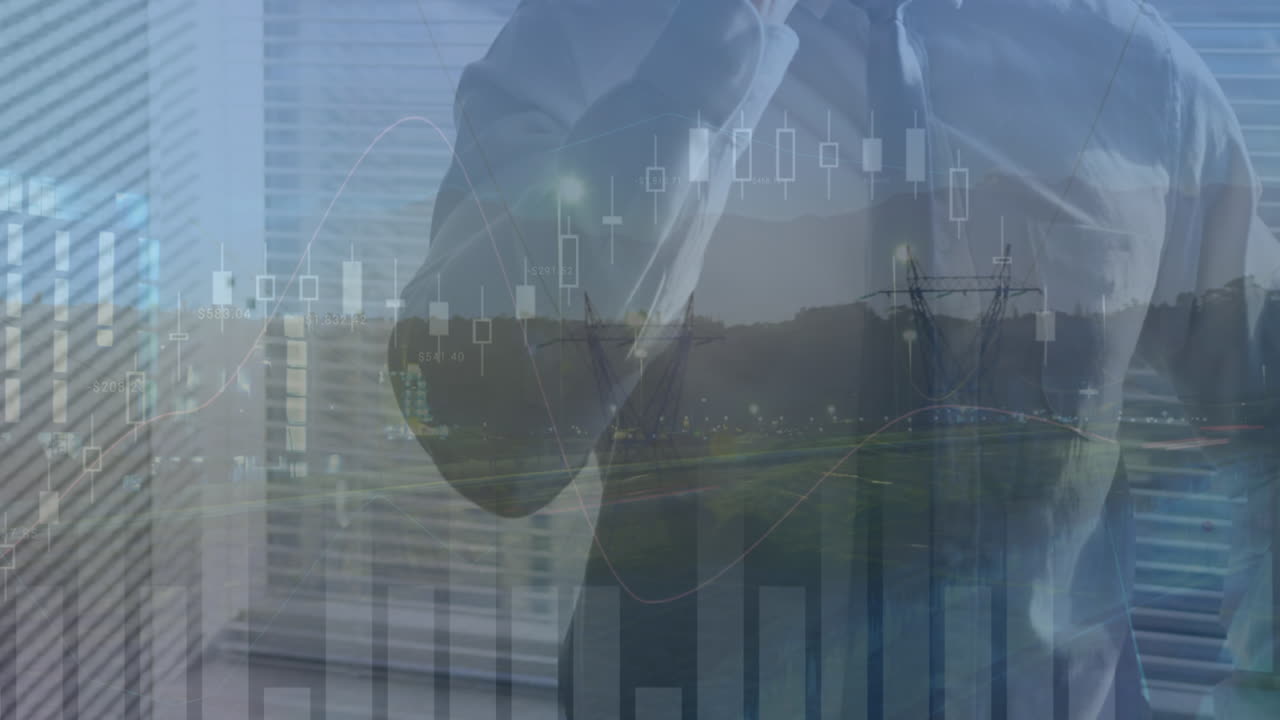 animación de gráfico financiero sobre hombre de negocios caucásico usando teléfono inteligente