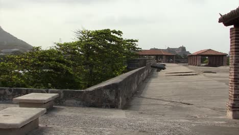 Zooming-out-from-the-cannons-of-Castillo-de-San-Felipe-de-Barajas,-Cartagena,-Colombia