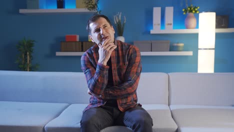 el hombre, que es hermoso y tiene sueños que lo harán feliz, desea lo mejor al universo.
