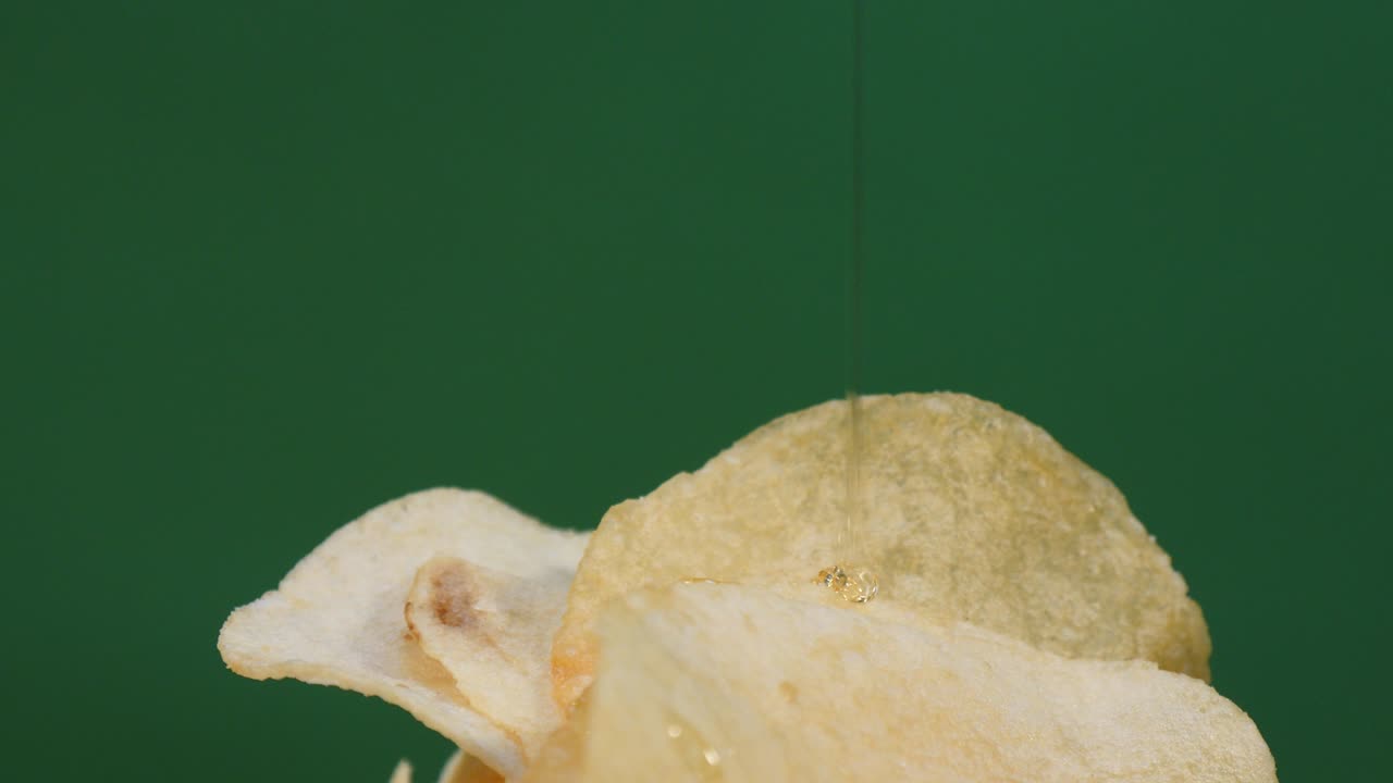 Rolling down honey on potato chips