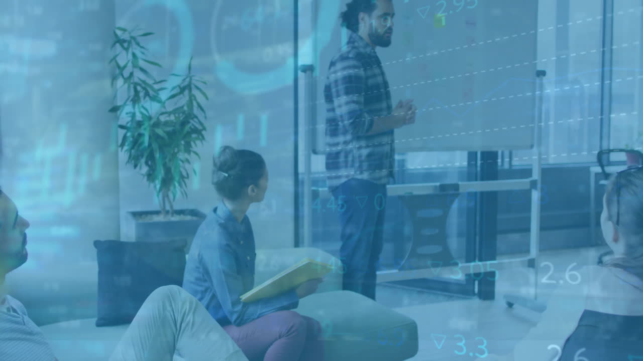 animación del procesamiento de datos financieros sobre diversos colegas que se reúnen en la oficina