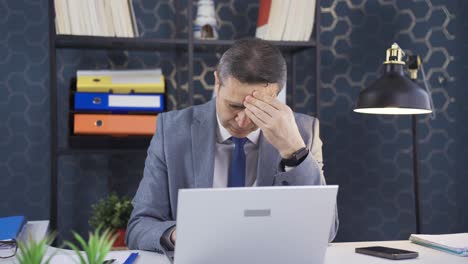 confused businessman overwhelmed at office, business problems, stalemate.