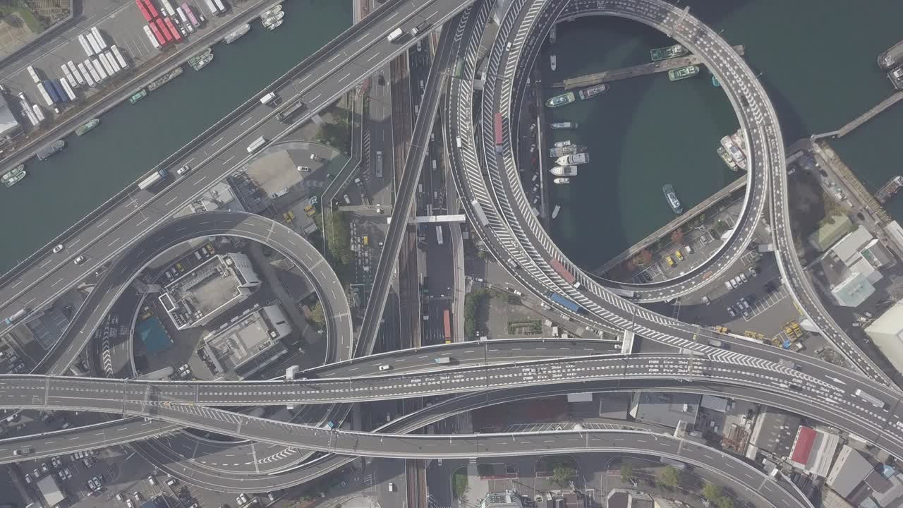 일본 오사카 시의 고속도로, 고속도로 및 고속도로의 상단 전망, 오사카, 칸사이의 항공 전망 교차로