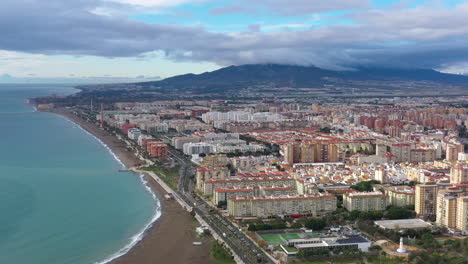 Malaga-Strand-Der-Barmherzigkeit-Dunkler-Sand-Westküste-Der-Stadt-Spanien-Luftaufnahme