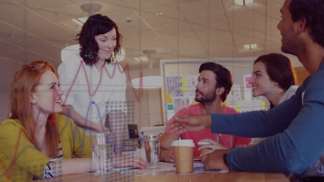 animación del procesamiento de datos financieros sobre diversas personas de negocios en la oficina