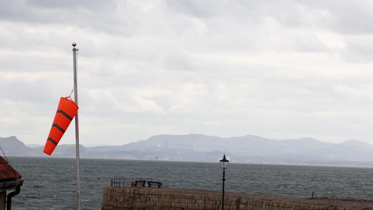 바다 에서 흔들리는 풍선