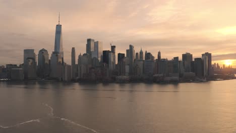 Aerial-footage-of-lower-Manhattan