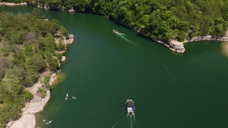 Bird's-eye-view-of-peaceful-lake-in-Hogscald-Hollow,-USA,-boats-navigating