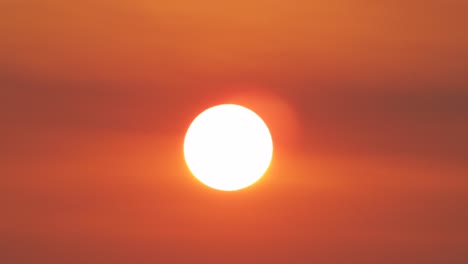 Puesta-De-Sol-Brillante-Gran-Sol-Profundo-Naranja-Rojo-Cielo-Australia-Victoria-Gippsland-Maffra