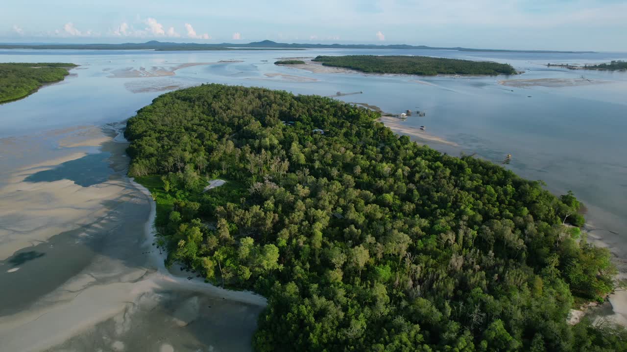 아침 동안 황금 시간 일출의 공중 풍경