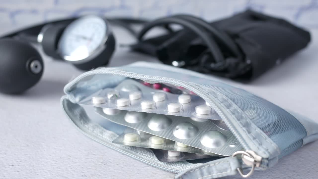 혈압 측정기 및 약물