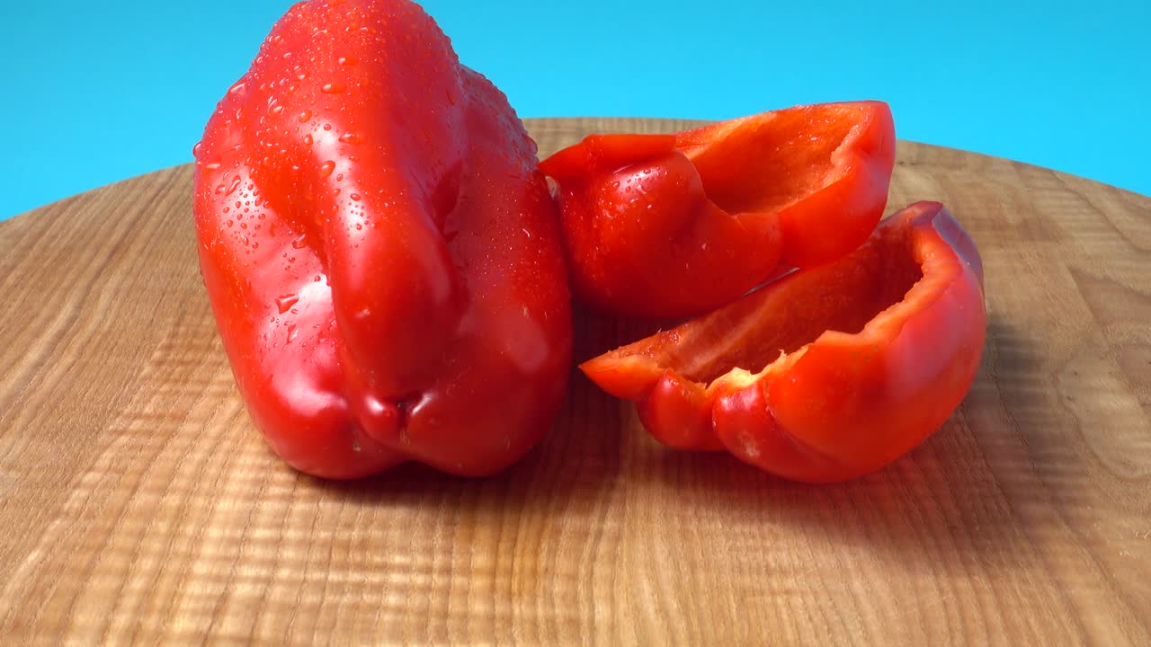 Peperone rosso dolce. Scatto in movimento