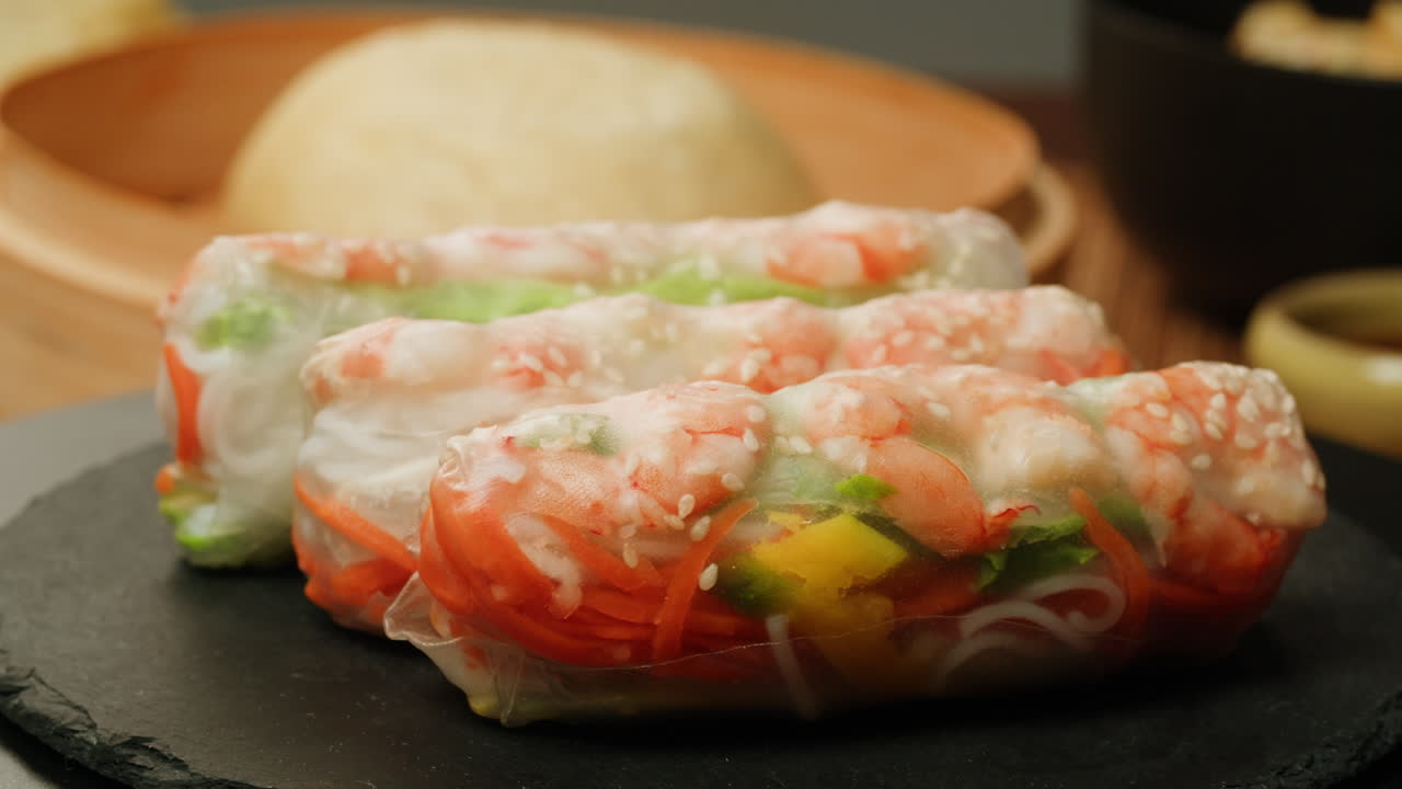 Lumpia Goreng Vietnam Segar dengan Udang dan Sayuran