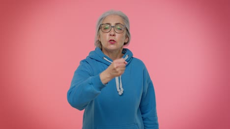 Aggressive-angry-senior-granny-woman-trying-to-fight-at-camera,-shaking-fist,-boxing,-punishment