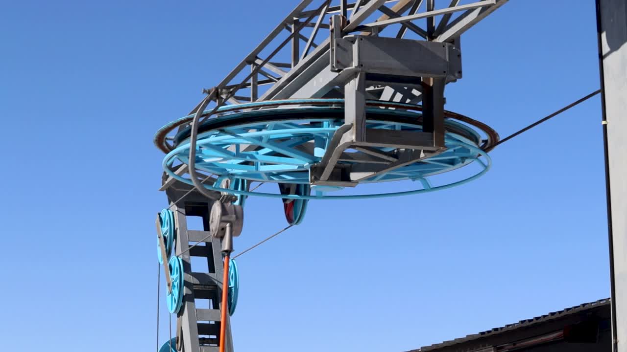 케이블을 당기는 스키 리프트 휠의 각도 보기