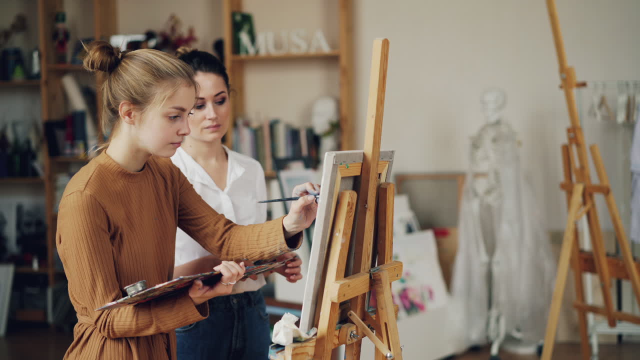 Art Class - Students Painting