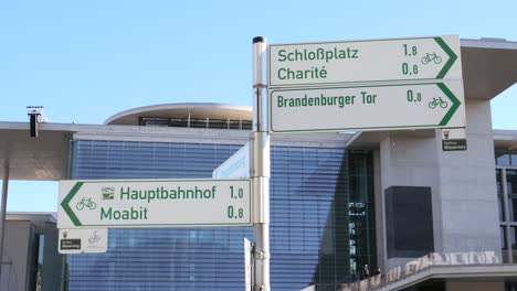 letreros de la calle en berlín alemania