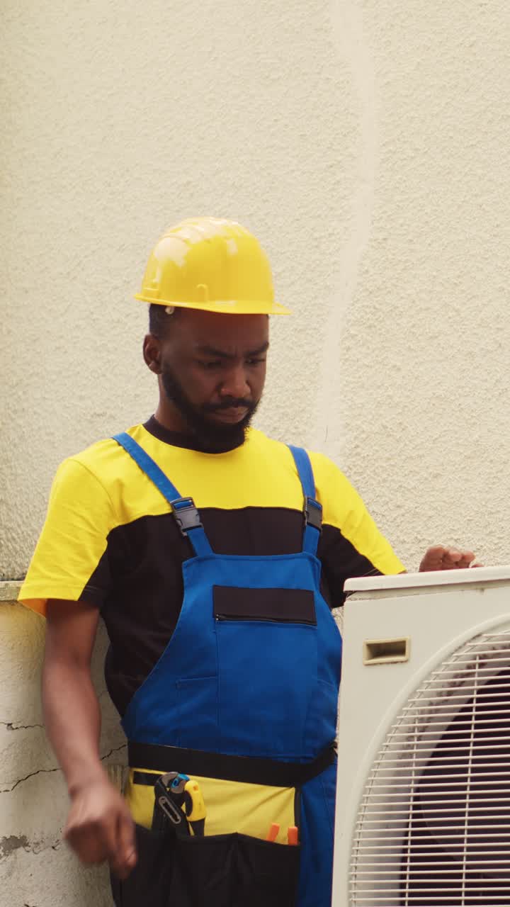Vertical video Servicemen teamworking on hvac system