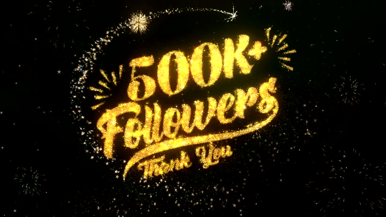 500k 추종자 인사 및 희망 카드는 반이는 입자 및 반이는 빛의 어두운 밤 하늘과 다채로운 불꽃놀이 4k 배경으로 만들어졌습니다.