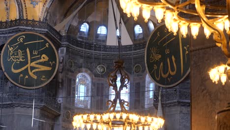 el interior de la mezquita de hagia sophia en estambul