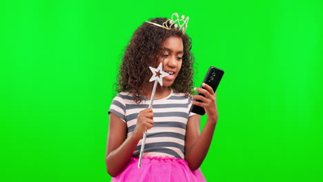 Win,-princess-and-a-girl-with-a-phone-on-a-green