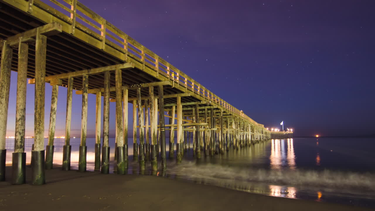 lapso de tiempo de un muelle en ventura a lo largo de la costa central de california