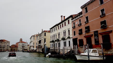 venecia gran canal desde un barco edificios cámara lenta 4k, 59