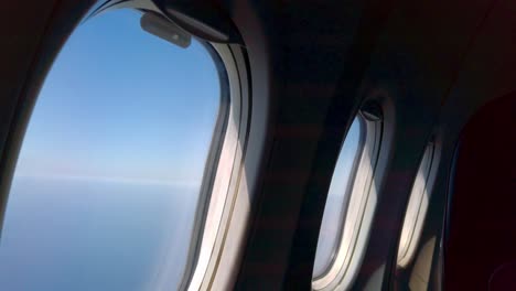 Cielo-Visto-Desde-El-Interior-De-Las-Ventanas-De-Un-Avión.