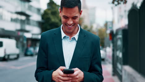 Happy-man,-business-and-smartphone-in-city-typing