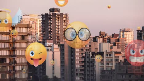 Animation-Von-Emoji-Symbolen,-Die-über-Das-Stadtbild-Fliegen