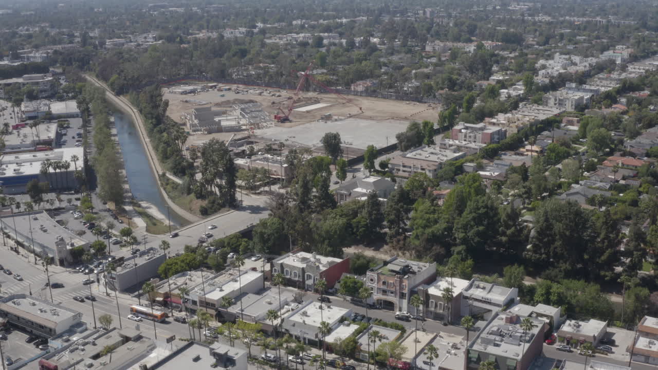 4K aerial of the corpse of The Weddington Golf and Tennis facilities.