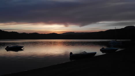 Antena---Hermoso-Atardecer-En-Hermoso-Lago,-Neuquen,-Argentina,-Adelante