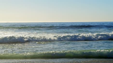 Wellen,-Die-Das-Meeresufer-Erreichen-4k