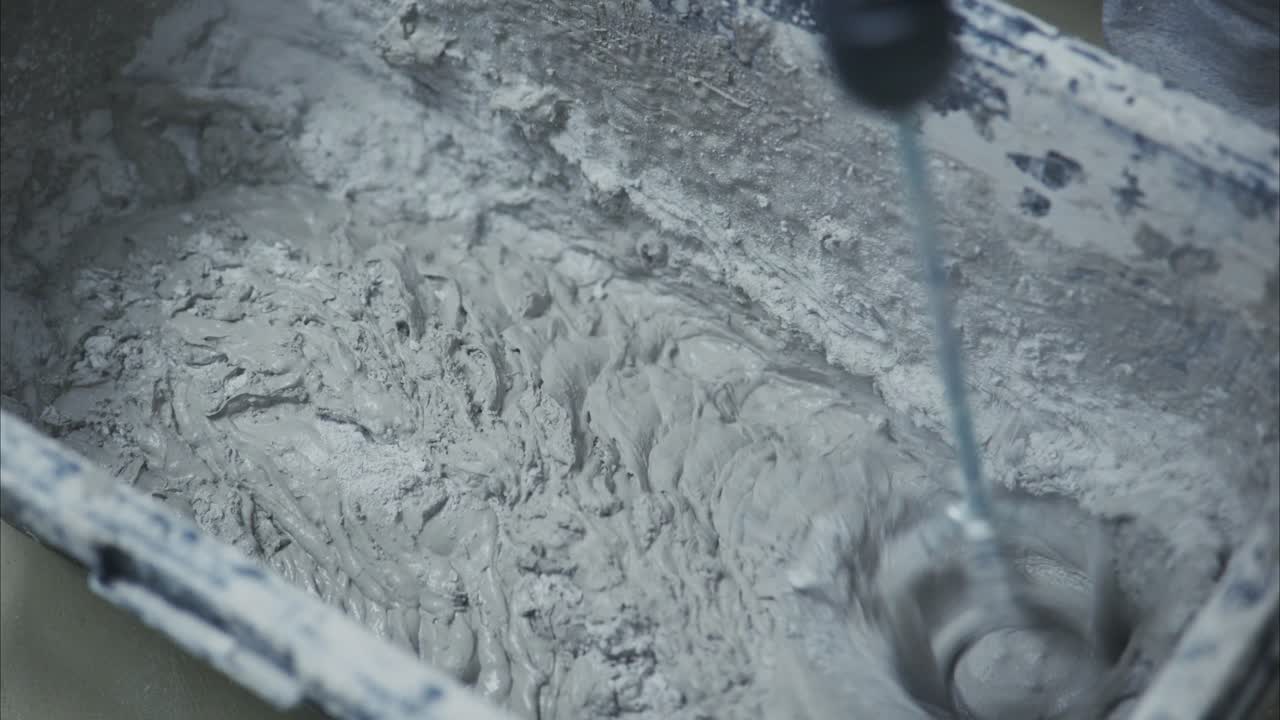 Mixing of Construction Material in a Container: An Overview of the Process and Technique for Creating a Smooth and Homogeneous Mixture for Building Applications