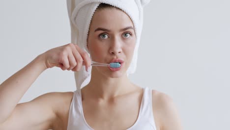 woman brushing her teeth