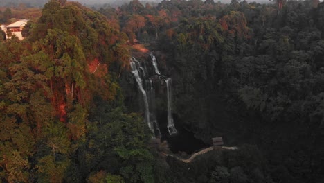 Cascada-De-Tad-Gneuang-En-Laos-Durante-La-Puesta-De-Sol,-Aérea