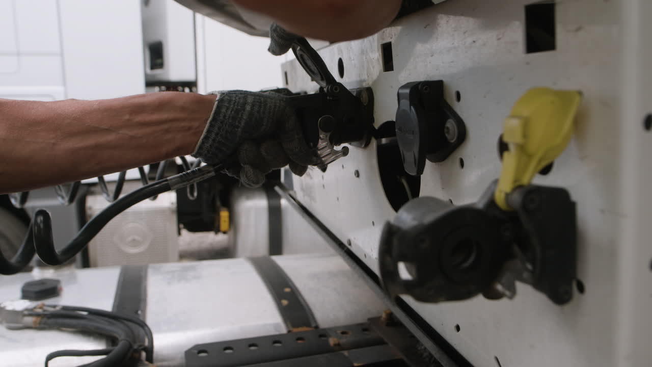 Truck hose and connector maintenance