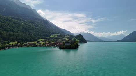 lago brienz brienzersee en suiza agua de color turquesa, naturaleza aérea