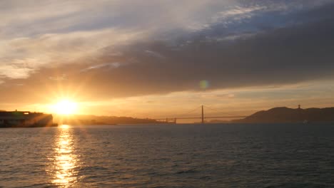 Sonnenuntergang-über-Der-Golden-Gate-Bridge