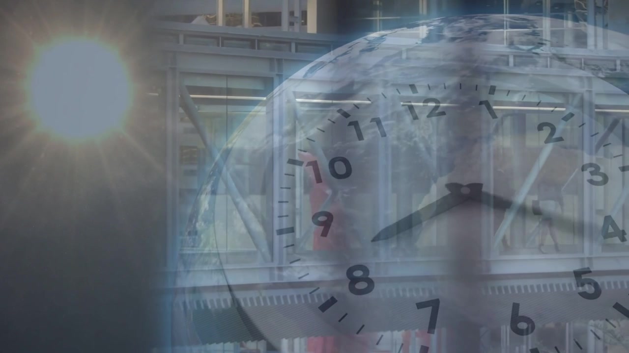 Aiguilles d'horloge en rotation superposées à un couloir, marquant le temps, un navetteur en rouge marchant dans une gare