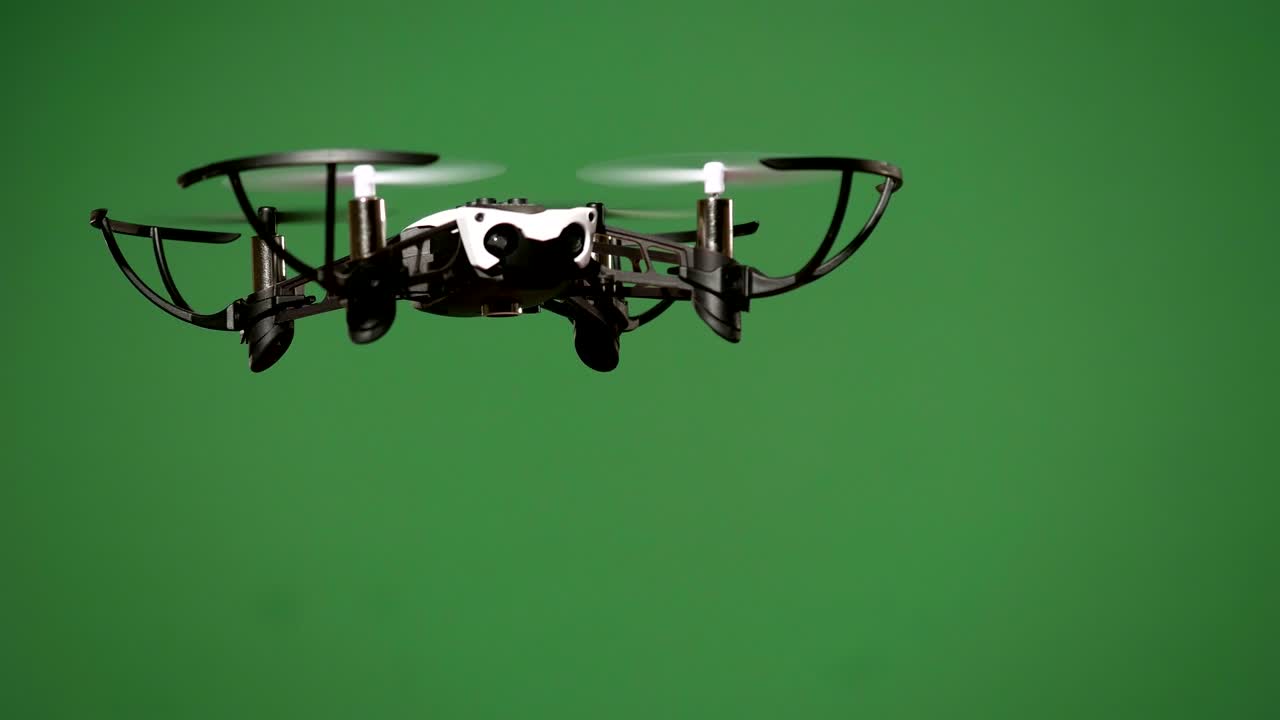 실내 비행 드론과 제거 가능한 녹색 스크린