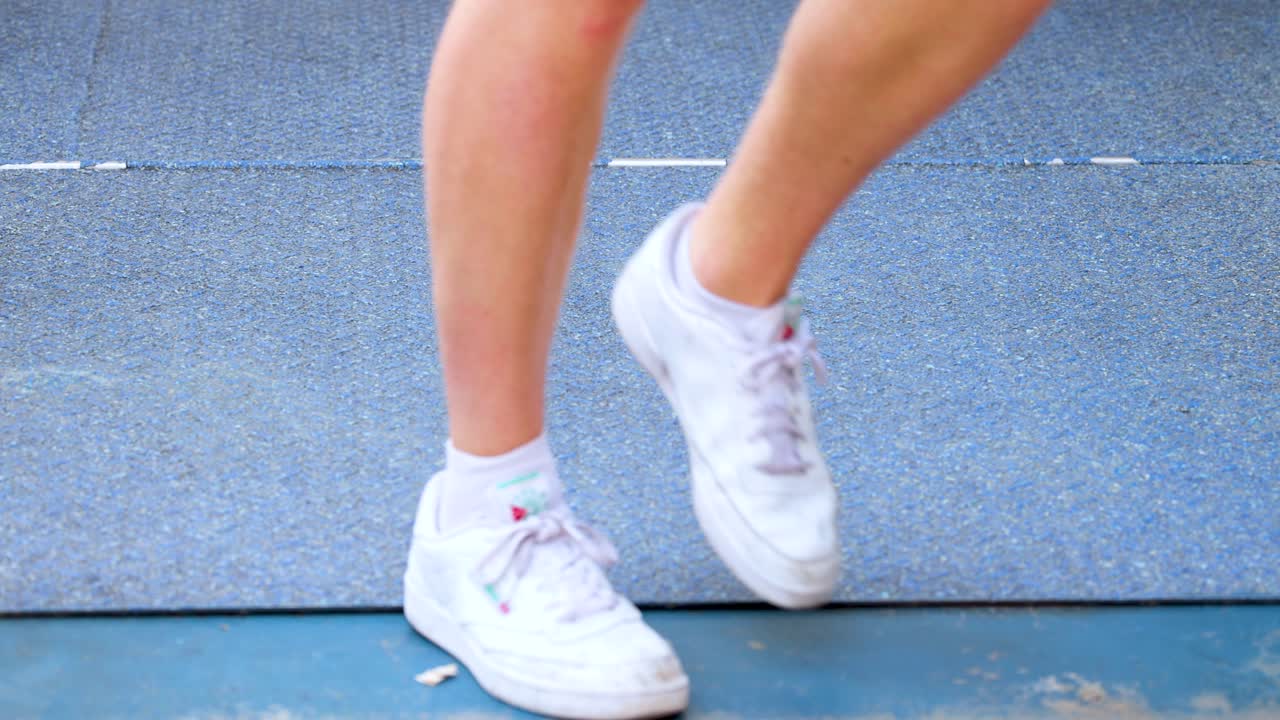 파란 길 을 함께 고 있는 사람 들