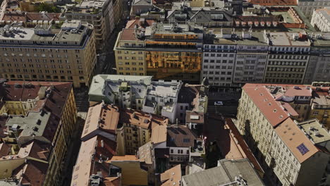 프라하 (prague) 체코 (czechia) aerial v49, 촬영된 새의 시야, 플라이오버 (flyover) 페트르스카 (peterska) ctvrt (petrska) 인근, 레볼루시니 거리와 구시가지 시내 풍경, 낮에 촬영 - mavic 3 cine로 촬영 - 2022년 11월