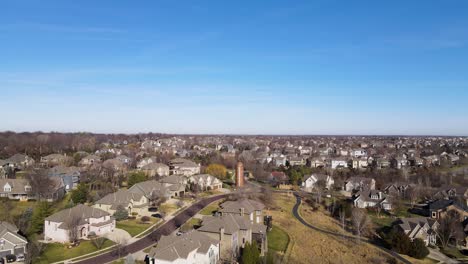 Concepto-Inmobiliario---Casas-Americanas-En-Un-Barrio-Moderno,-Aéreo