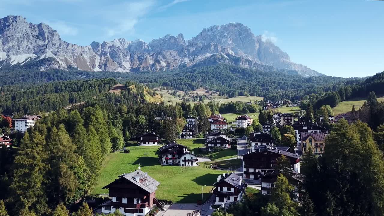 verano en las dolomitas - ciudad anfitriona de los juegos olímpicos de invierno de 2026